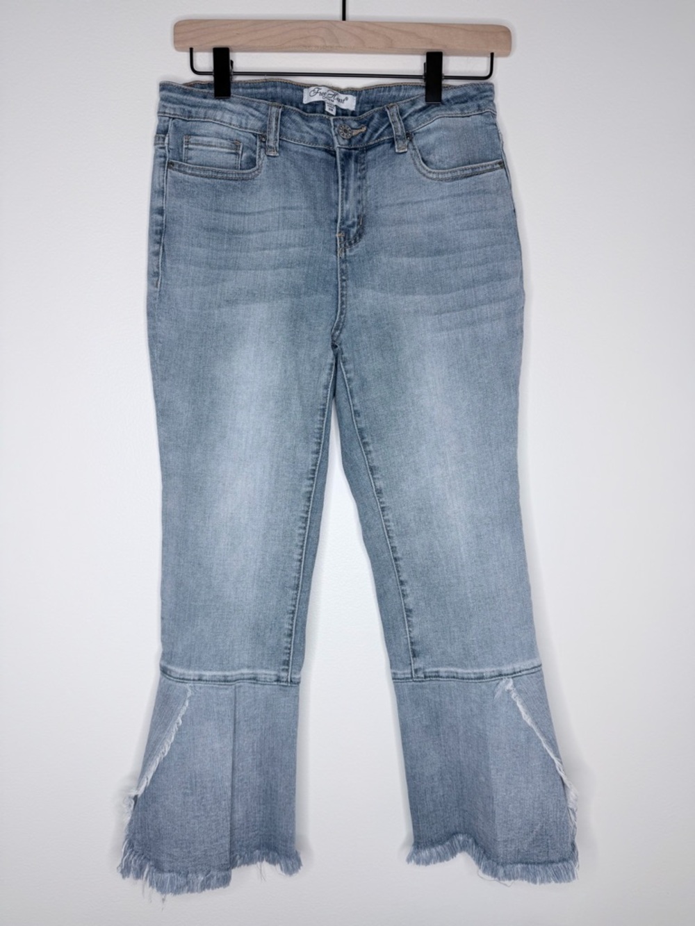 Women’s Free Heart Denim Jeans Frayed Cropped Hem Slim Stretch  Sz 28